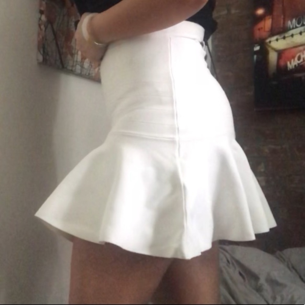 Guess size medium white skirt flared